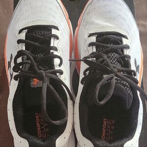 Under Armour MENS SZ 11